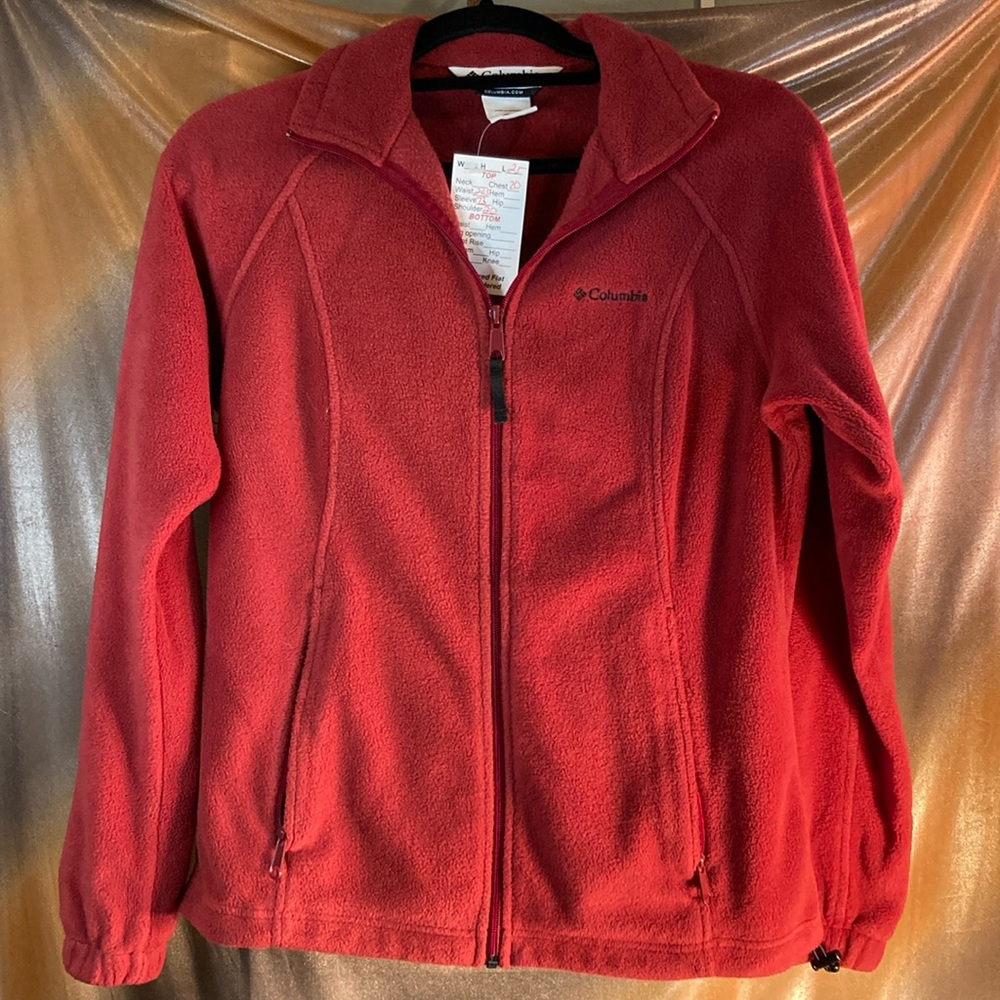 Dark red Columbia fleece jacket with adjustable waist. Size M 40” chest‎ box D